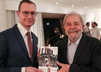 Lula com Cristiano Zanin, seu advogado nos processos da Lava-Jato
