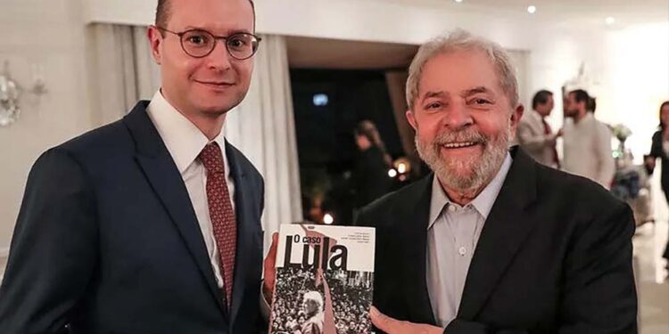 Lula com Cristiano Zanin, seu advogado nos processos da Lava-Jato