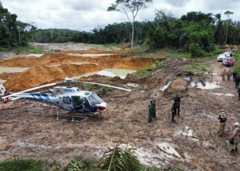 Polícia Federal durante operação contra o Garimpo Ilegal