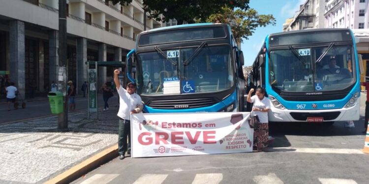 TRT-6 determina percentuais mínimos de frota em circulação durante greve de ônibus.