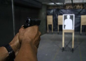 Exército divulga e exclui aviso sobre transferência de responsabilidade dos CACs à Polícia Federal.