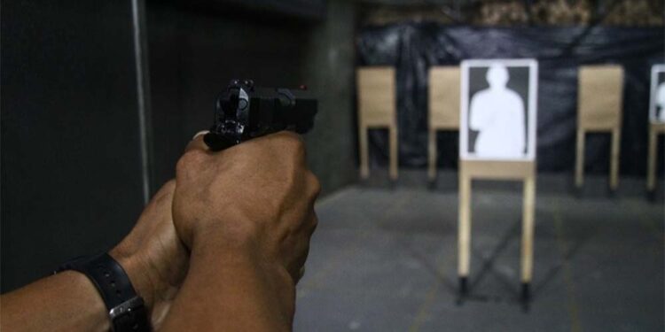 Exército divulga e exclui aviso sobre transferência de responsabilidade dos CACs à Polícia Federal.