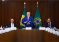 Presidente está conversando com líderes partidários e presidentes do Senado e da Câmara.