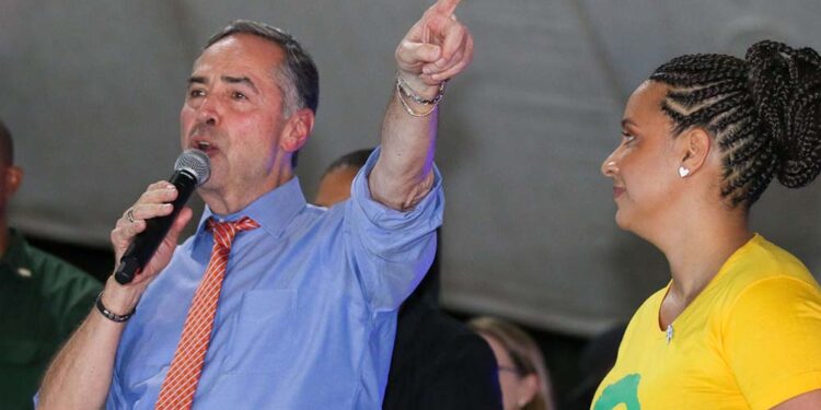 Ministro do STF, Luís Roberto Barroso, discursando no 59º Congresso da UNE em Brasília.