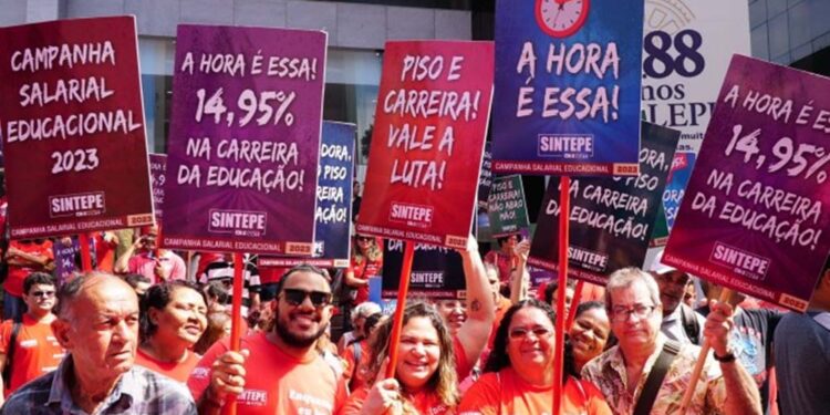 Professores Estaduais Recebem Ordem Judicial para Não Interromperem Atividades.