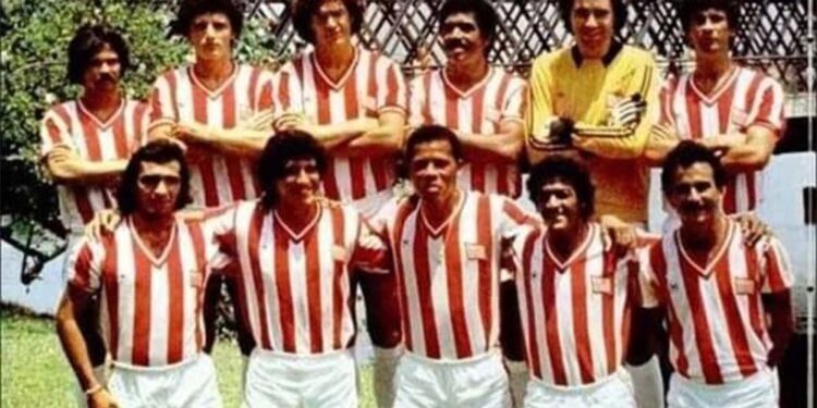 Em pé, Carlos Alberto Rocha, Dimas, Beliato, Luciano, Solito e Carlinhos; agachados, Reinaldo, Isidoro, Dario, Jadir e Marquinhos.