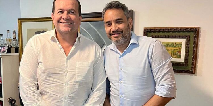 Ex-secretário de Turismo, Wladmir Calado (a dir.) consolida apoio de Waldemar em Igarassu