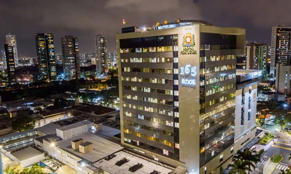 Fachada do prédio principal do Hospital Português um dos mais caros do NE