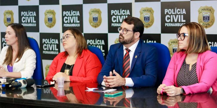 Delegada Andreza Gregório, Delegada Fabiana Leandro, Delegado Mauro Cabral e Delegada Morgana Alves são autoridades em suas respectivas áreas.