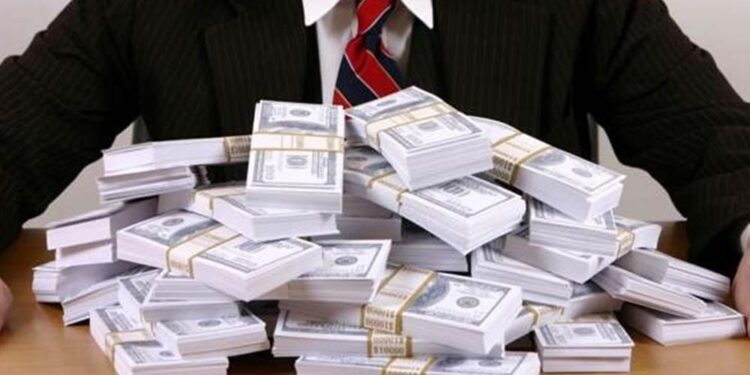 Coaf investiga movimentações financeiras suspeitas do ex-auxiliar de Bolsonaro.