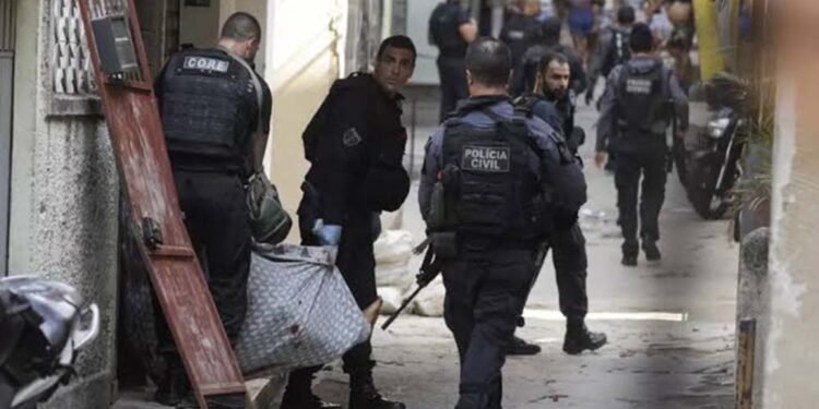 PM atirou ao menos 30 vezes e matou 7 no Guarujá