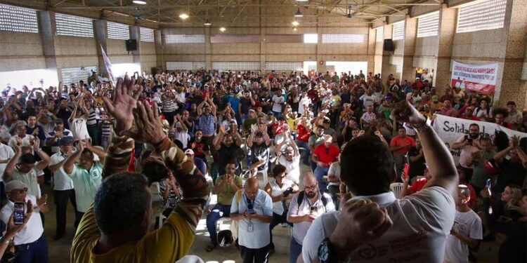 Greve de rodoviários em Recife continua pelo terceiro dia consecutivo.