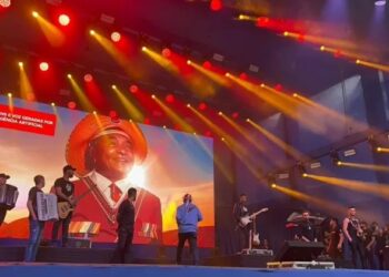 João Gomes revive Luiz Gonzaga com ajuda da inteligência artificial em emocionante dueto.