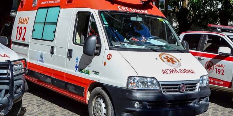 Homem agride e rouba ambulância do Samu em Jaboatão dos Guararapes.