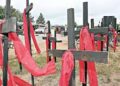 Cruzes simbolizam mortes em conflitos no campo