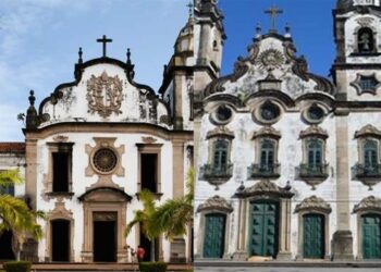 O Mosteiro de São Bento e a Matriz de Santo Antônio, (da esq para dir.)