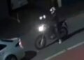 Motociclista atingiu tiros na vítima, que estava dentro do carro, no Recife