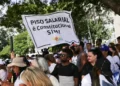Enfermeiros e técnicos cobram pagamento de piso salarial