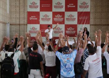 Motoristas de ônibus do Grande Recife aprovaram greve, durante assembleia nesta quinta (20)