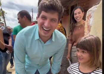 "Repórter" João Campos e Letícia