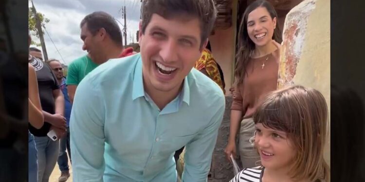 "Repórter" João Campos e Letícia