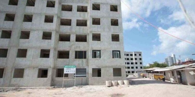 Prédio do conjunto Encanta Moça está sendo construído pelo Minha Casa Minha Vida, no Pina, no Recife