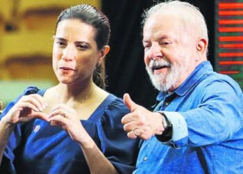Presidente Lula (PT) ao lado de Raquel Lyra (PSDB)