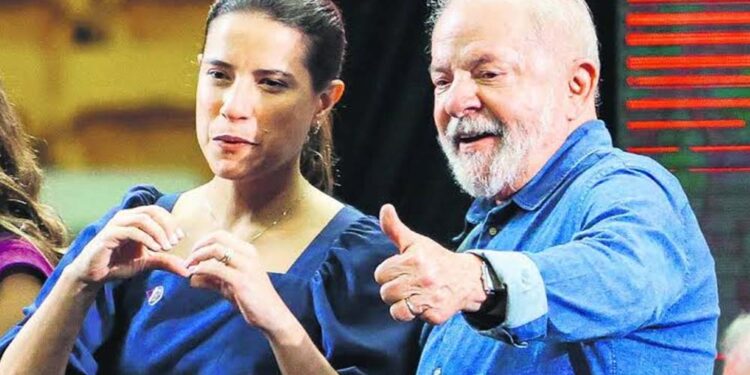 Presidente Lula (PT) ao lado de Raquel Lyra (PSDB)
