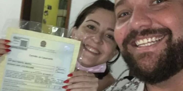 Ex-casal Iury Maia e Beatriz Benjamin comemorou chegada da certidão de divórcio