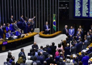 Deputados federais aprovaram na madrugada desta sexta (7) o texto que prevê a mudança de cobrança de impostos