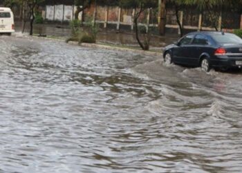 Recife tem vários pontos de alagamento na manhã desta sexta (7)