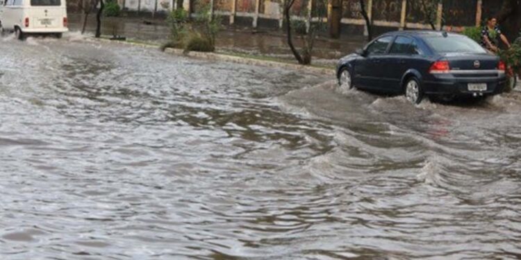 Recife tem vários pontos de alagamento na manhã desta sexta (7)