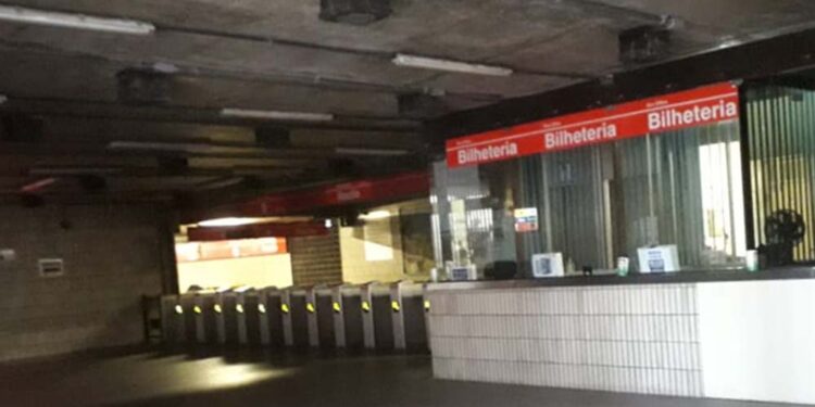 Metrô do Recife está fechando nesta quinta (13) por causa de greve dos trabalhadores