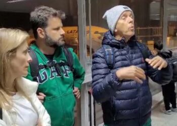 Andreia, Alex Zanatta (ao centro) e Roberto Mantovani Filho no Aeroporto de Guarulhos