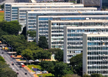 A expectativa é que o anúncio oficial da reforma ministerial seja feito amanhã.