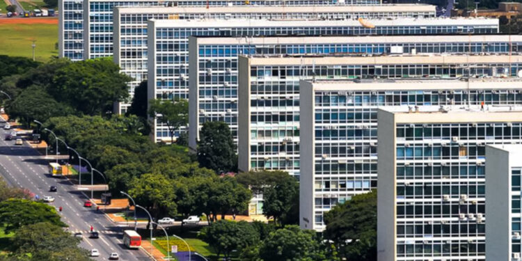 A expectativa é que o anúncio oficial da reforma ministerial seja feito amanhã.