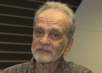 Maurício Kubrusly, ex-repórter da Globo, deixa São Paulo para viver no sul da Bahia após diagnóstico de demência.