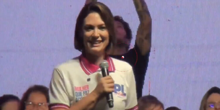 Ministro do STF quebra sigilos bancário e fiscal de Jair e Michelle Bolsonaro após operação da Polícia Federal.