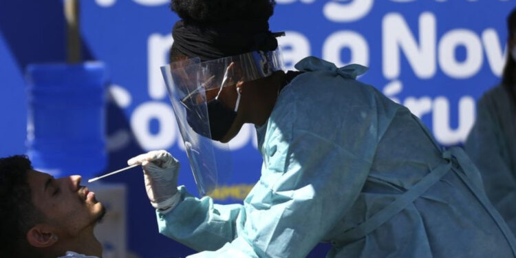 Vacinação continua sendo fundamental para combater a pandemia.