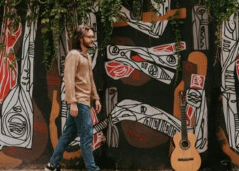 O som energético das 10 faixas instrumentais são um convite para não ficar parado e balançar no segundo trabalho autoral do compositor e violonista.