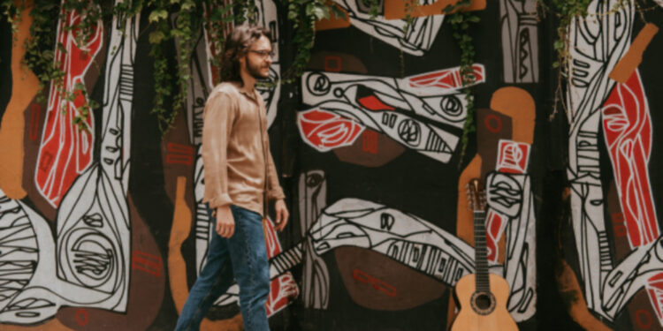 O som energético das 10 faixas instrumentais são um convite para não ficar parado e balançar no segundo trabalho autoral do compositor e violonista.