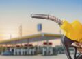 O preço médio passará a ser de R$ 2,93 por litro para a gasolina e de R$ 3,80 para o diesel nas distribuidoras a partir desta quarta-feira (15).