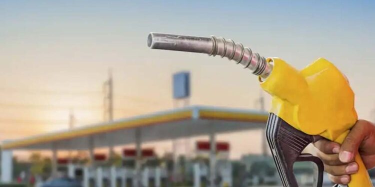 O preço médio passará a ser de R$ 2,93 por litro para a gasolina e de R$ 3,80 para o diesel nas distribuidoras a partir desta quarta-feira (15).