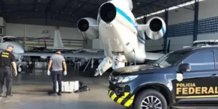 Aeronave que estaria levando 290 kg de skunk para PE