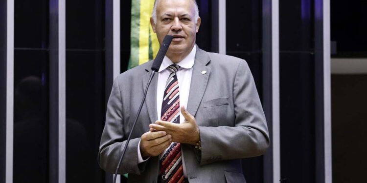 Pastor Eurico defende fim do foro privilegiado para deputados e senadores