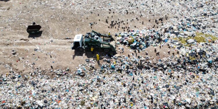 Lixão de Gravatá provoca transtornos para moradores de condomínio