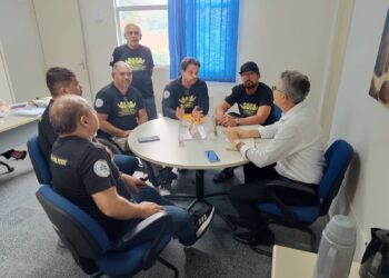 Áureo Cisneiros, no primeiro dia de trabalho, ao lado de  Túlio Gadelha, Delegada do DIRH PCPE Luciana Nogueira, Comissário Diocir Noberto e o Comissário Cadeirante Raimundo Lino