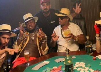 Ronaldinho Gaúcho é alvo de investigação de lavagem de dinheiro por meio de empresa de apostas esportivas pela internet