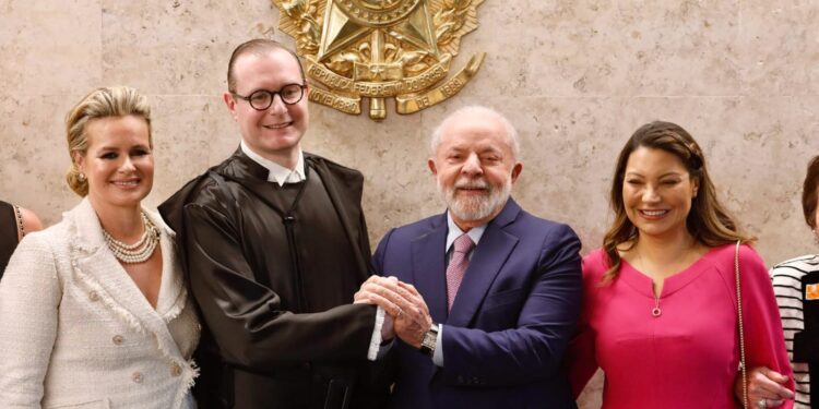 Presidente Lula e Janja na posse de Cristiano Zanin.