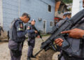 Morador de Guarujá encontrado morto após confronto policial em meio a Operação Escudo.